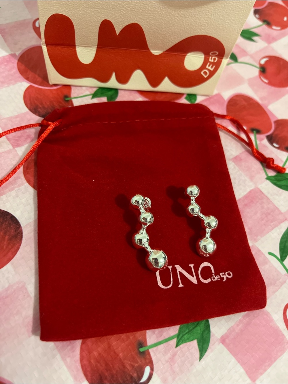 UNOde50 Silver Bead Drop Earrings